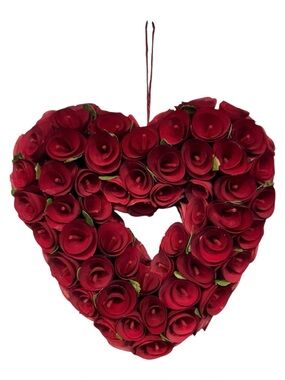 Wood roses heart-shaped wreath